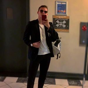 Meet your Posher, Simon